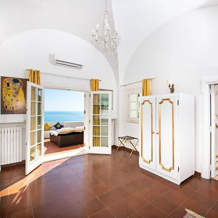 La Casa Di Peppe Guest House&villa 4*